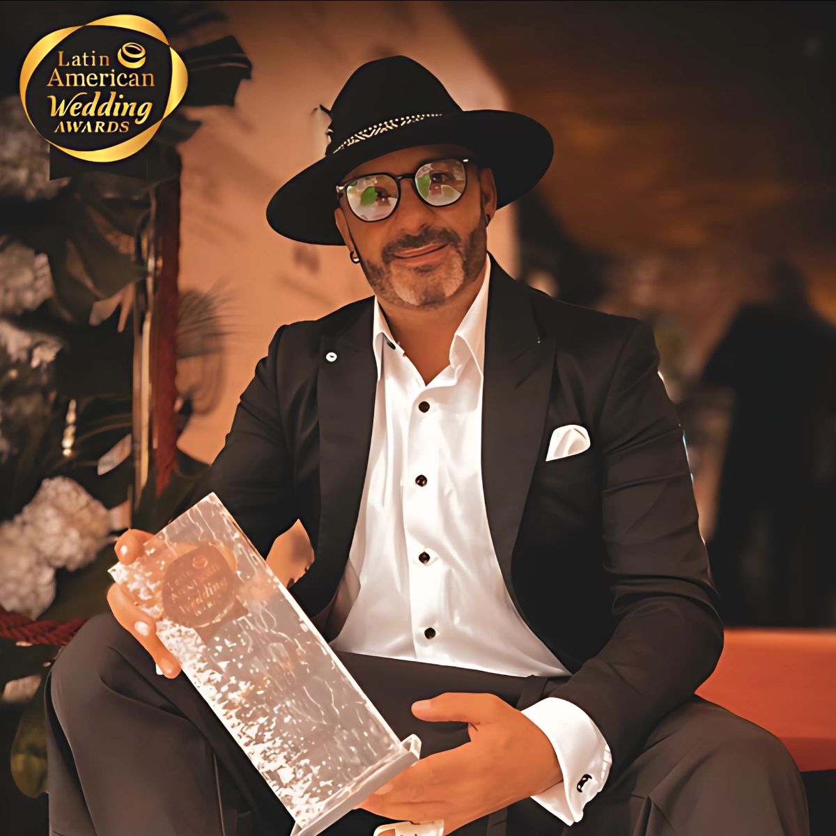 Juan Pablo Murillo recibiendo un premio